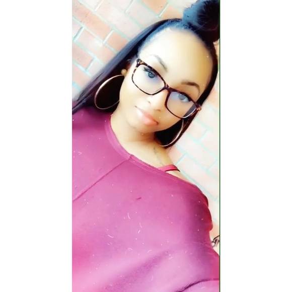 Meet your Posher, Apryl - Picture 1 of 1